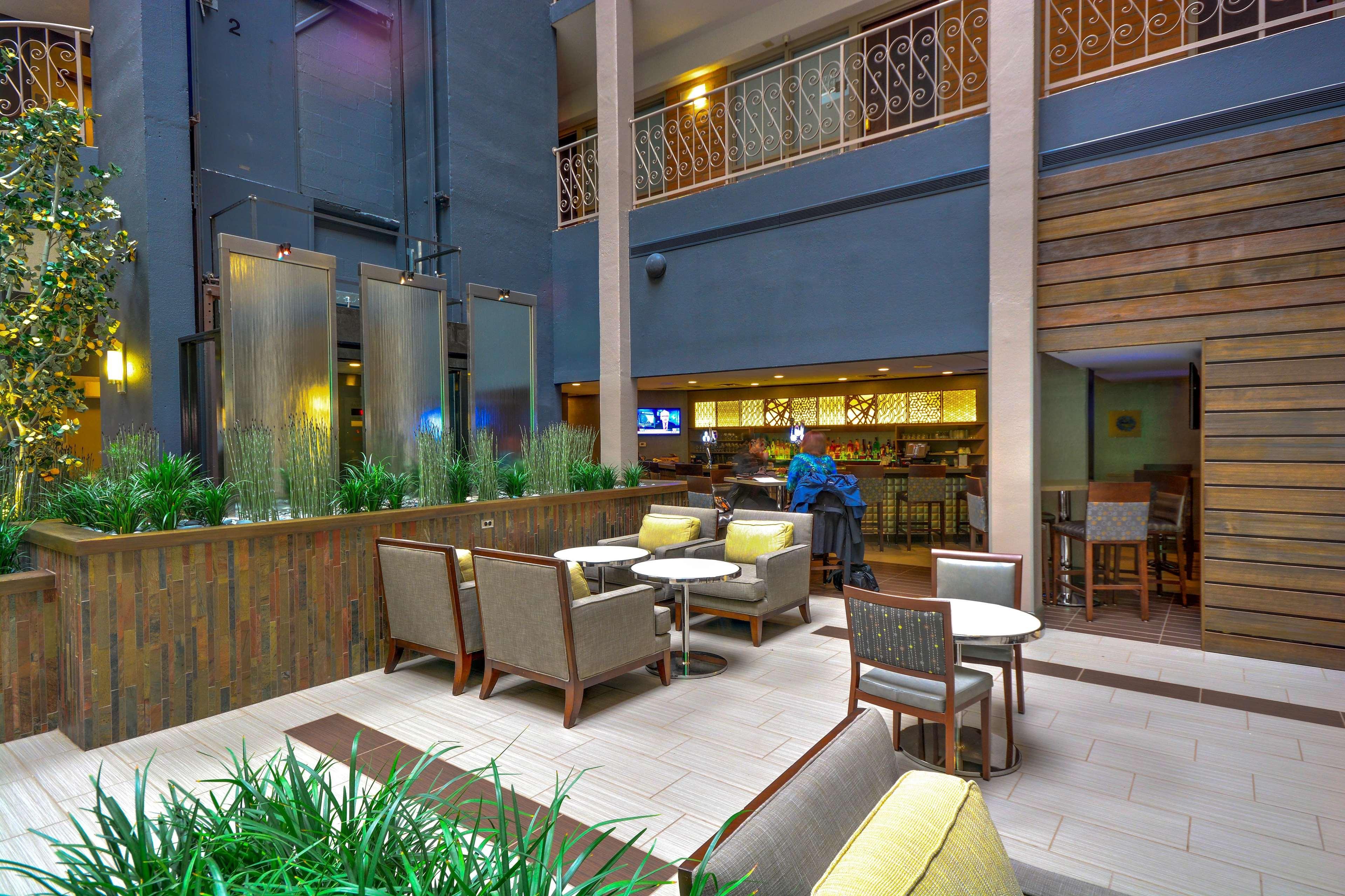 Embassy Suites By Hilton Denver Central Park Інтер'єр фото
