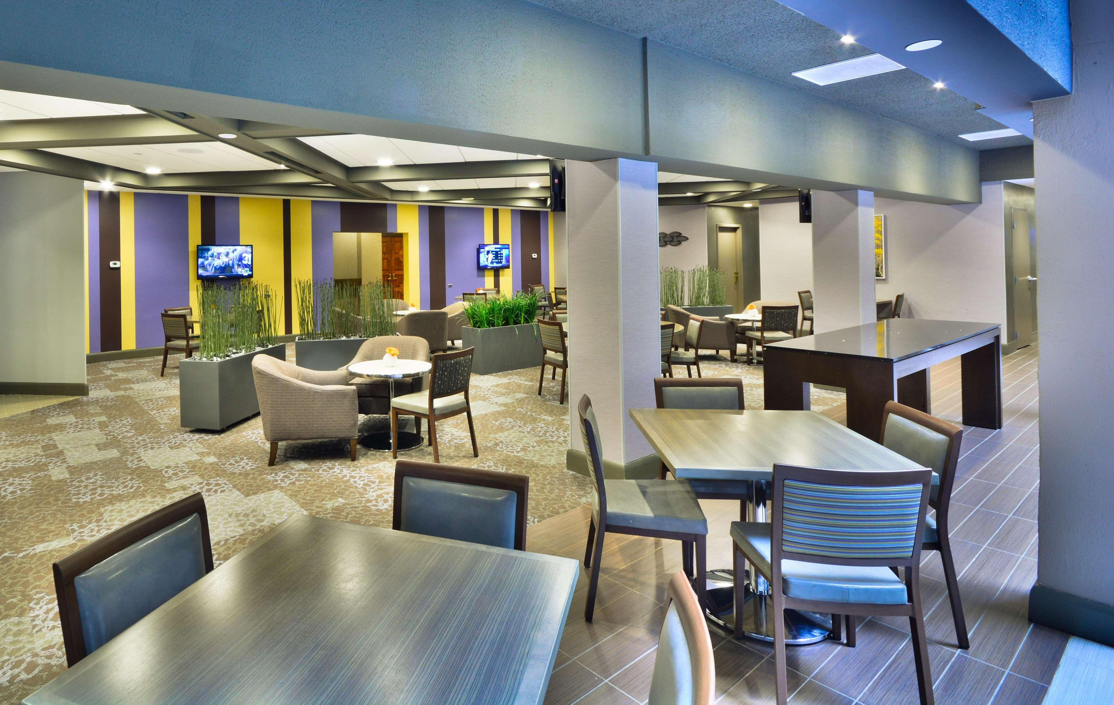 Embassy Suites By Hilton Denver Central Park Ресторан фото