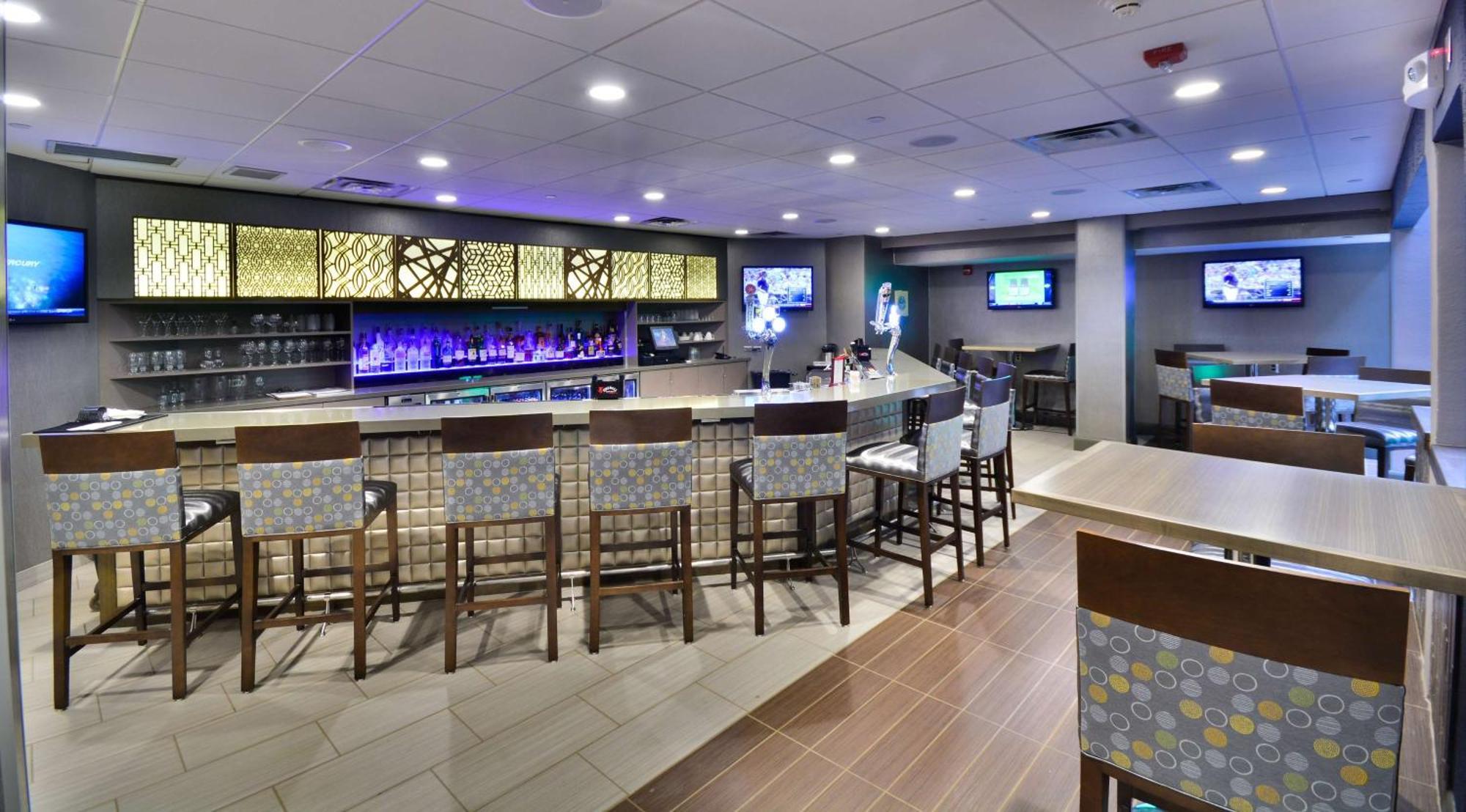 Embassy Suites By Hilton Denver Central Park Екстер'єр фото