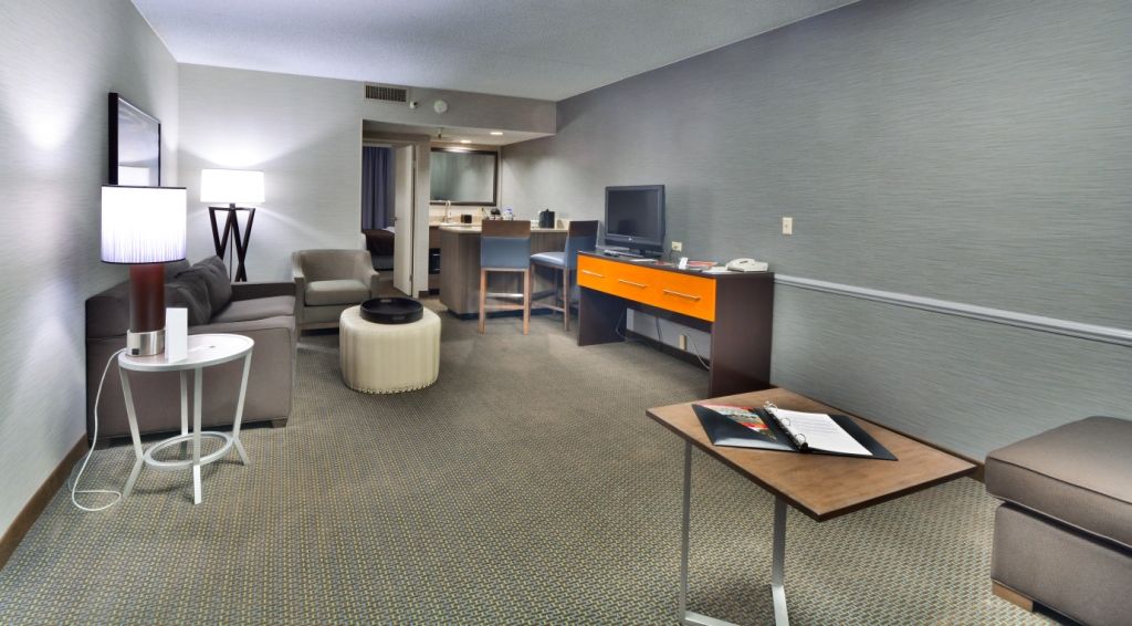 Embassy Suites By Hilton Denver Central Park Номер фото