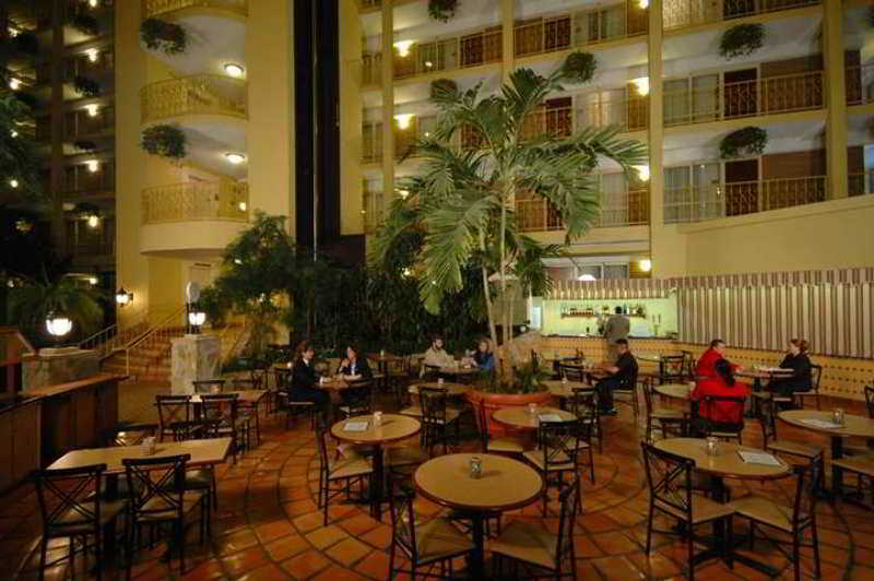 Embassy Suites By Hilton Denver Central Park Екстер'єр фото